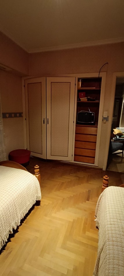 chalet 4 ambientes con garage. Buen estado. Zona: Las Avenidas