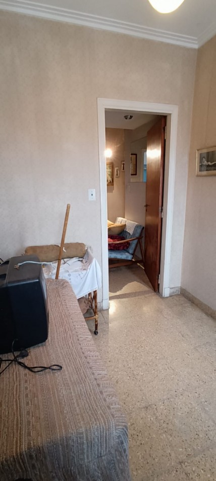 chalet 4 ambientes con garage. Buen estado. Zona: Las Avenidas