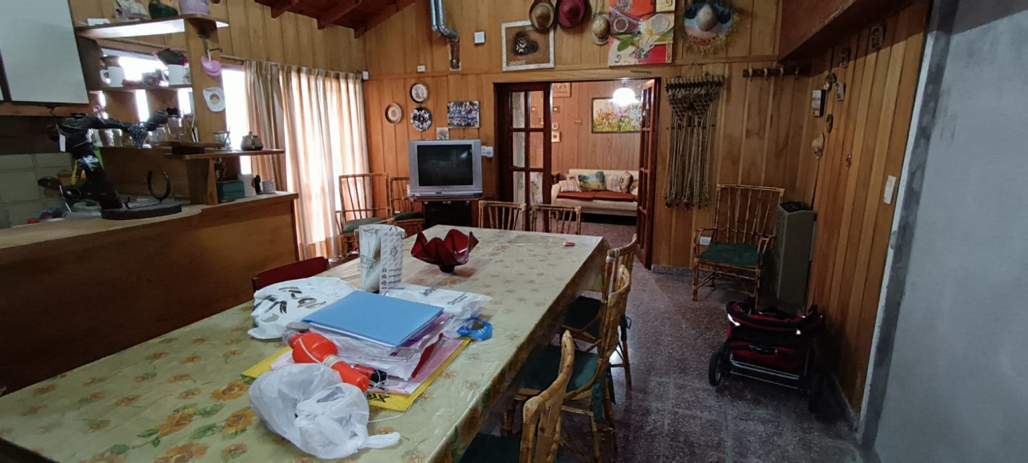 chalet 4 ambientes con garage. Buen estado. Zona: Las Avenidas