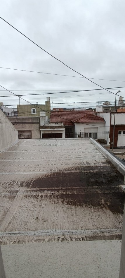 chalet 4 ambientes con garage. Buen estado. Zona: Las Avenidas