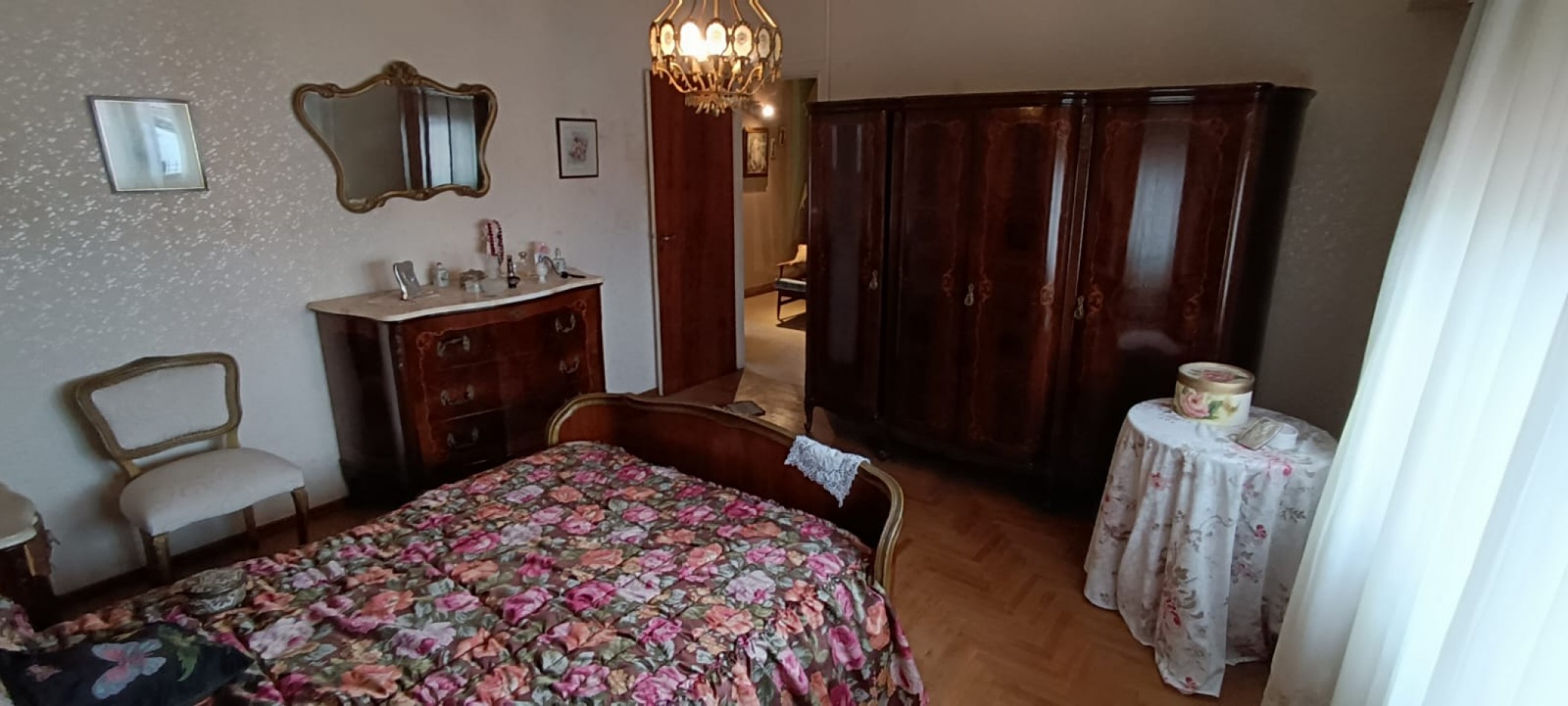 chalet 4 ambientes con garage. Buen estado. Zona: Las Avenidas