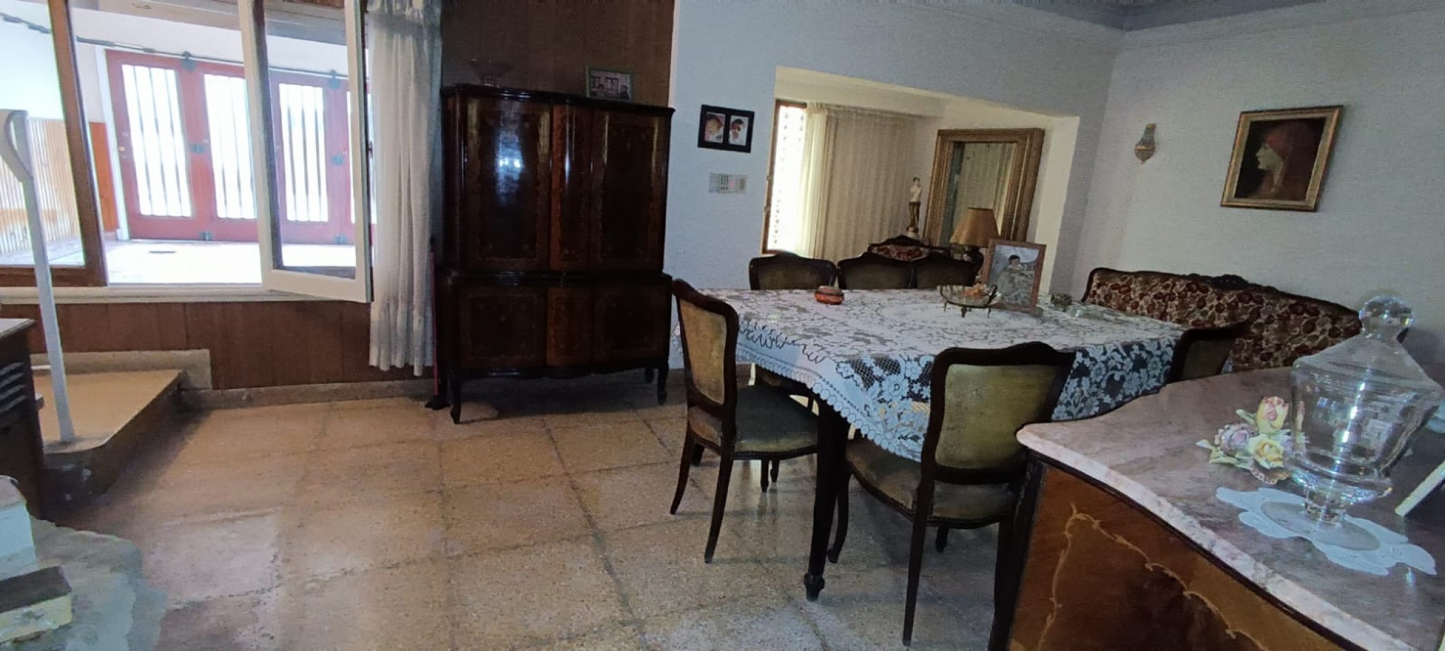 chalet 4 ambientes con garage. Buen estado. Zona: Las Avenidas