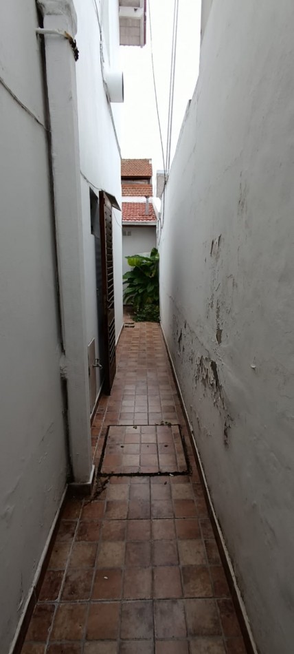 chalet 4 ambientes con garage. Buen estado. Zona: Las Avenidas