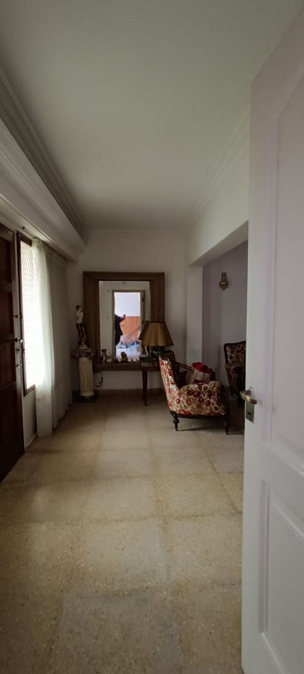 chalet 4 ambientes con garage. Buen estado. Zona: Las Avenidas