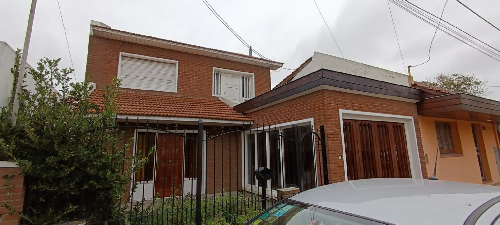 chalet 4 ambientes con garage. Buen estado. Zona: Las Avenidas
