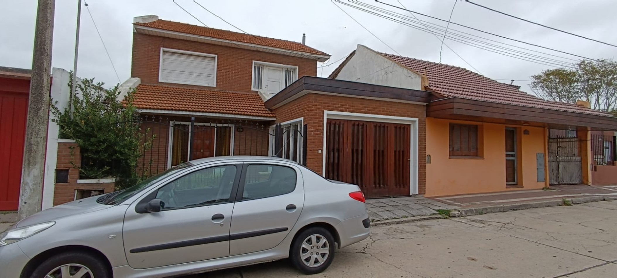chalet 4 ambientes con garage. Buen estado. Zona: Las Avenidas