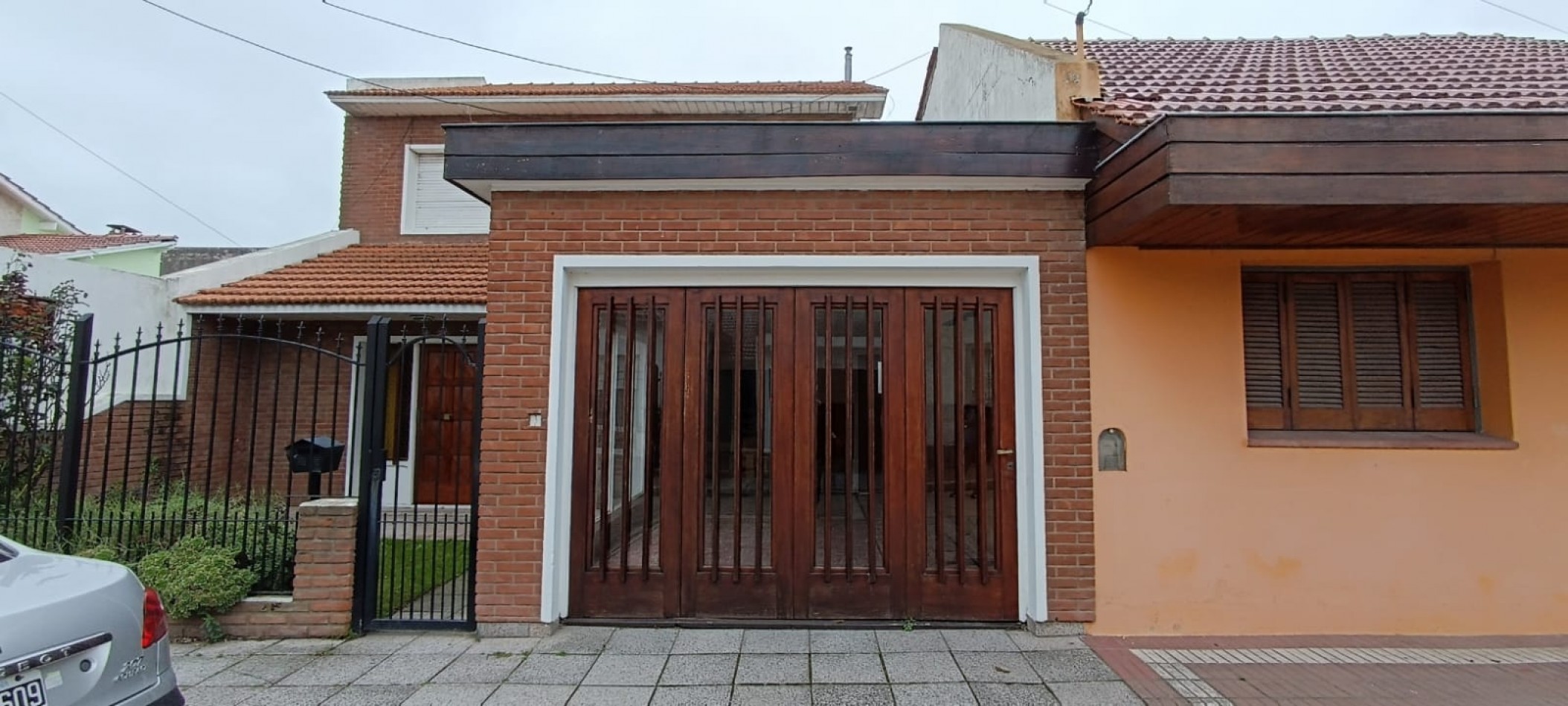 chalet 4 ambientes con garage. Buen estado. Zona: Las Avenidas