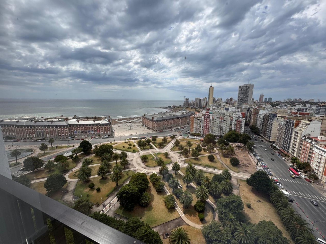 Departamento dos ambientes a la calle con balcon y vista plena al mar. Plaza Colon