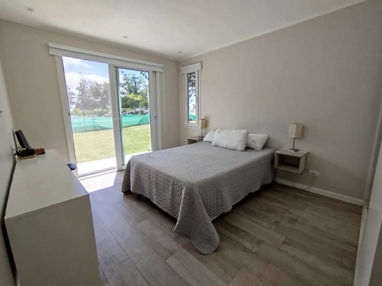 Casa de tres ambientes en Barrio Privado. Impecable. Zona: Bo Costa del Sol (Mar Chiquita)