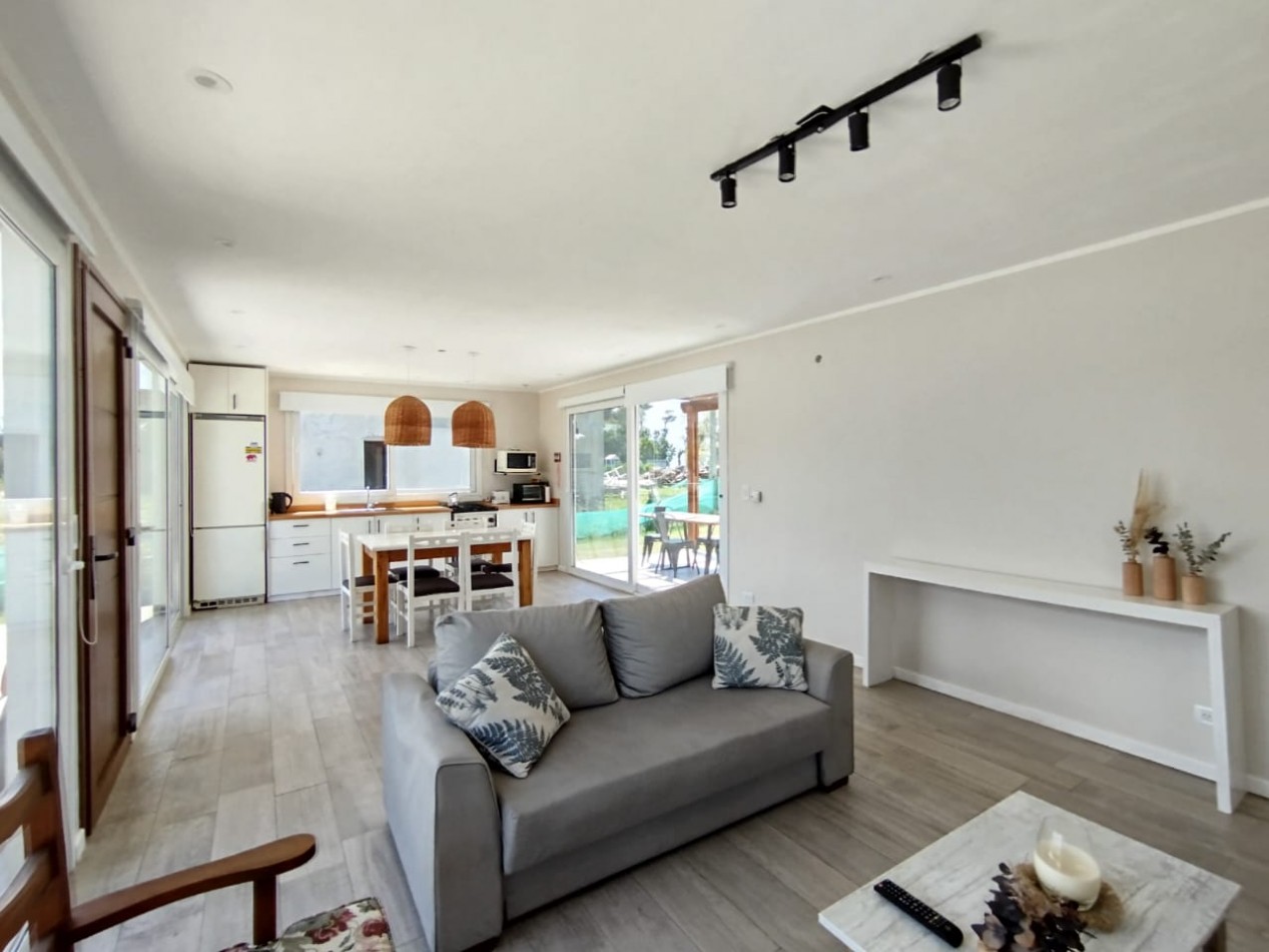 Casa de tres ambientes en Barrio Privado. Impecable. Zona: Bo Costa del Sol (Mar Chiquita)