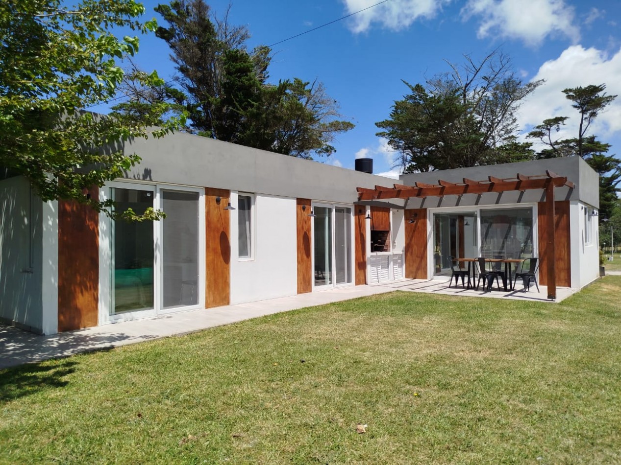Casa de tres ambientes en Barrio Privado. Impecable. Zona: Bo Costa del Sol (Mar Chiquita)
