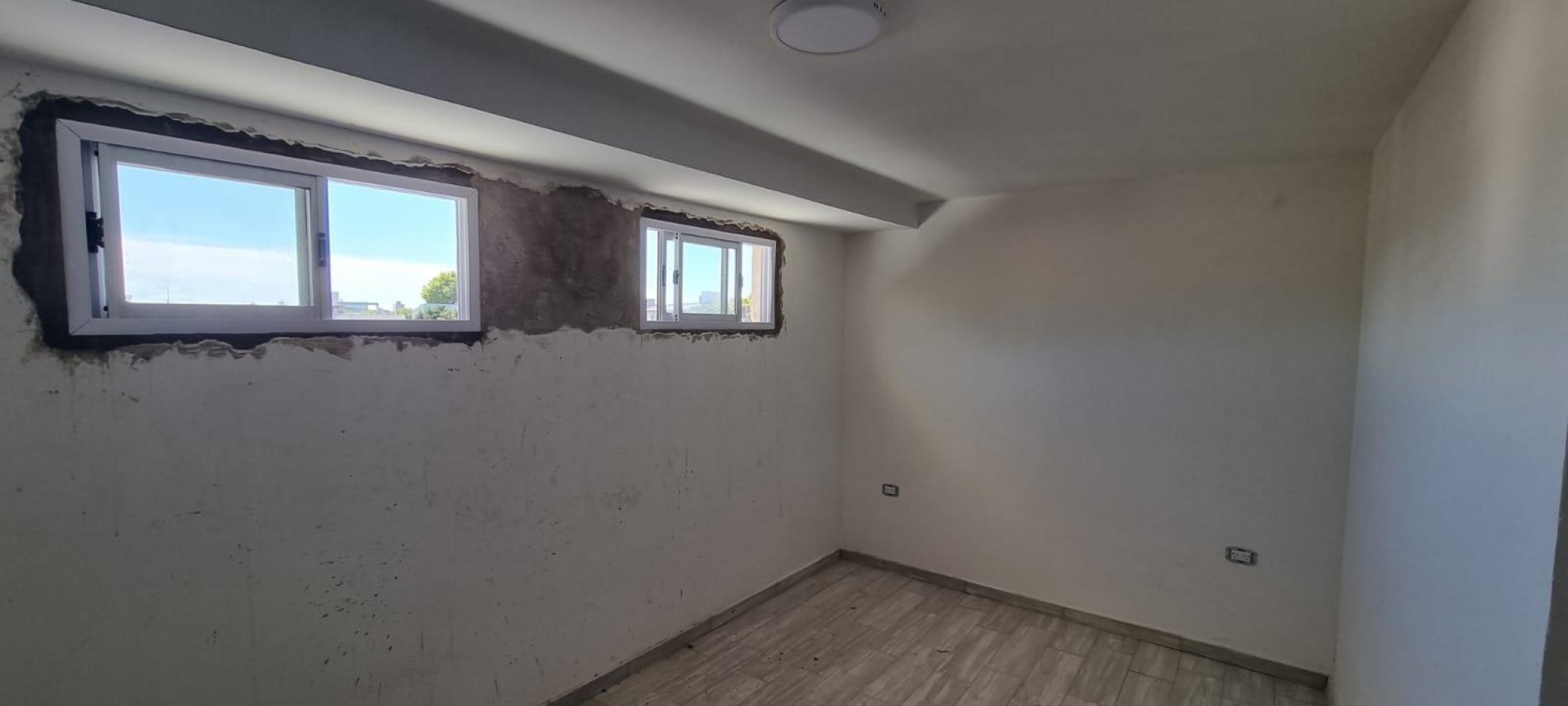 P.H. tres ambientes a estrenar, primer piso por escalera. (EN OBRA)  Zona: Villa Primera 