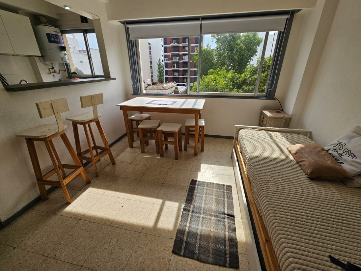 Departamento un ambiente y medio luminoso. Muy buen estado. Zona: Macrocentro