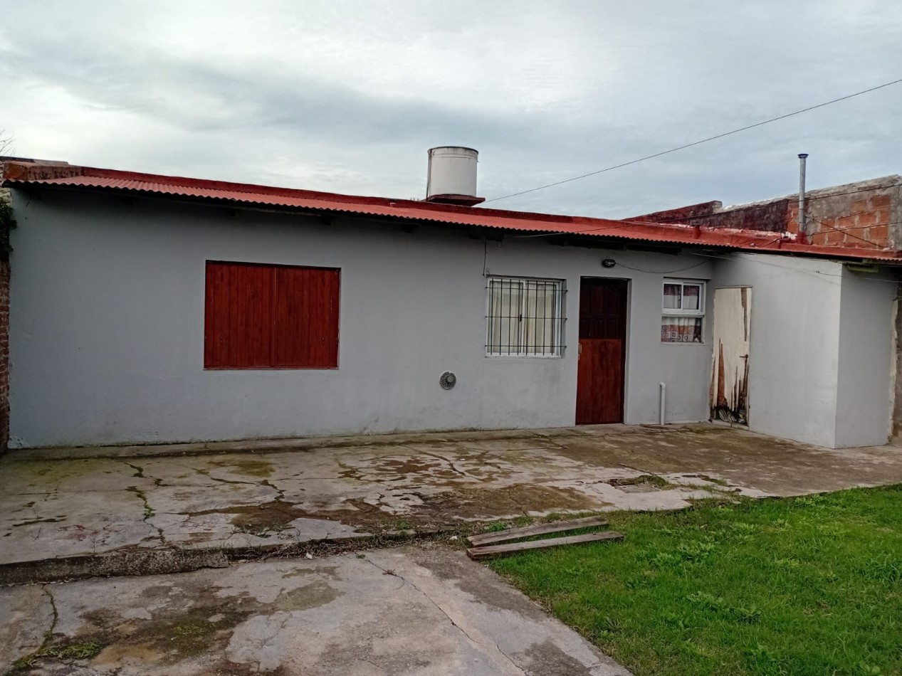 Csa de tres ambientes + departamento de tres ambientes chico. Bo.Jorge Newbery