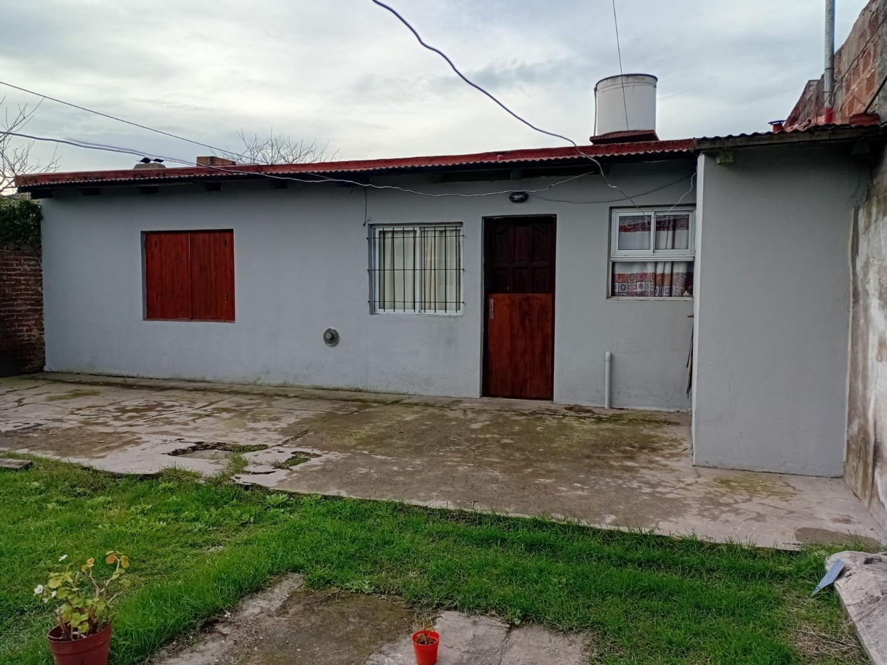 Csa de tres ambientes + departamento de tres ambientes chico. Bo.Jorge Newbery