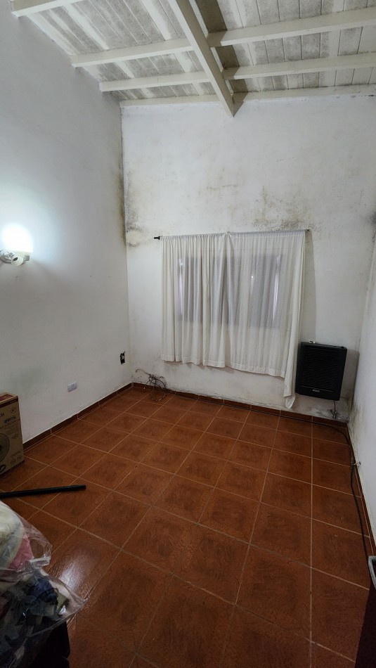 Csa de tres ambientes + departamento de tres ambientes chico. Bo.Jorge Newbery