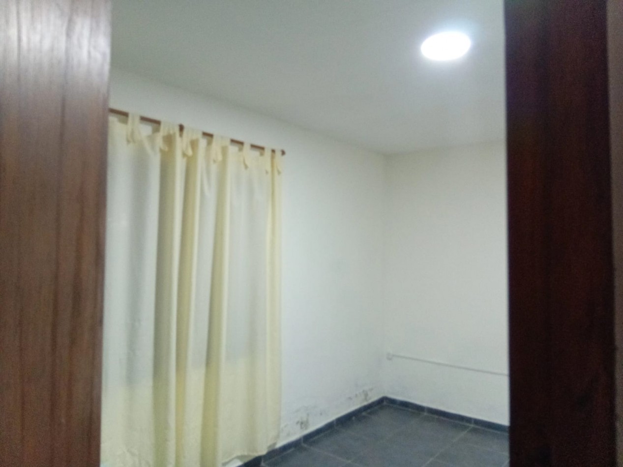 Csa de tres ambientes + departamento de tres ambientes chico. Bo.Jorge Newbery