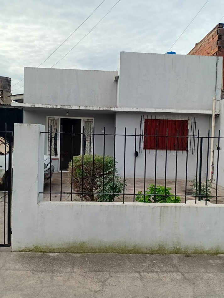 Csa de tres ambientes + departamento de tres ambientes chico. Bo.Jorge Newbery