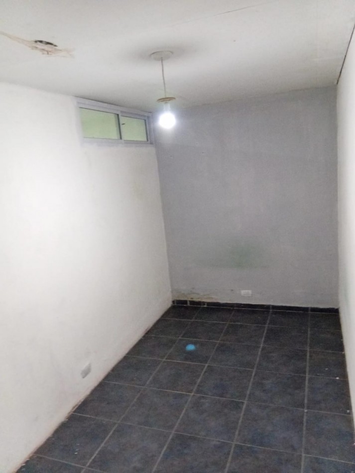 Csa de tres ambientes + departamento de tres ambientes chico. Bo.Jorge Newbery