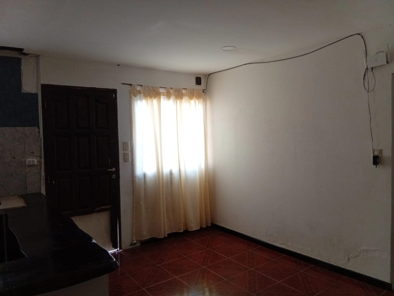 Csa de tres ambientes + departamento de tres ambientes chico. Bo.Jorge Newbery