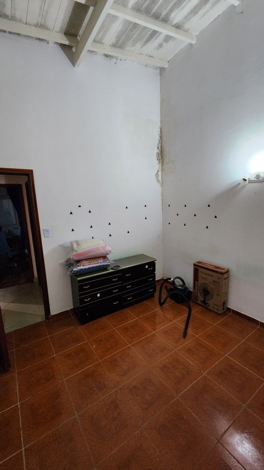Csa de tres ambientes + departamento de tres ambientes chico. Bo.Jorge Newbery