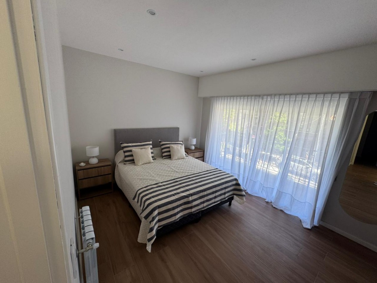 Chalet en p.h. de 4 ambientes con garage. Reciclado y amoblado. Zona: Aldrey
