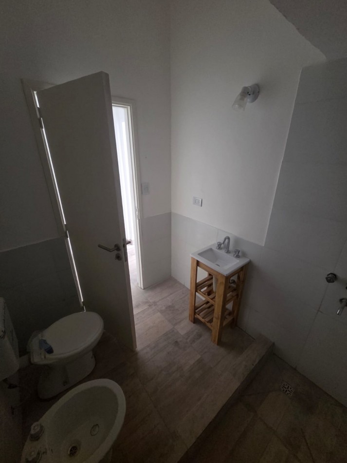P.H. tres ambientes en duplex al frente. Reccilado. Zona: Don Bosco 