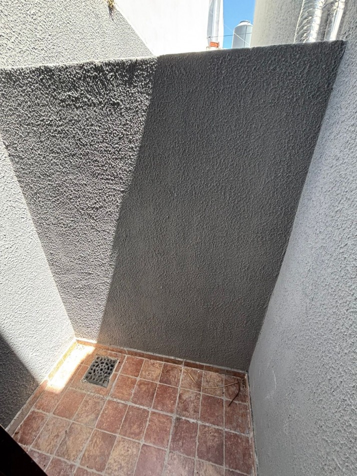 Duplex doos ambientes con espacio de cochera. Reciclado. Zona: Don Bosco