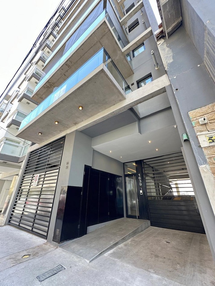 Departamento a Estrenar con cochera fija. a la calle con balcon terraza y parrilla. Amoblado. Zona: Aldrey