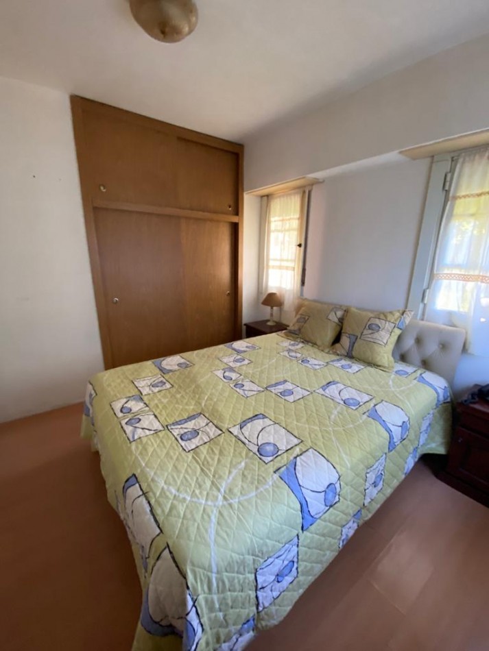 Chalet cuatro ambientes con parque y garage, desarrollado en planta baja. Bo Lomas de Golf