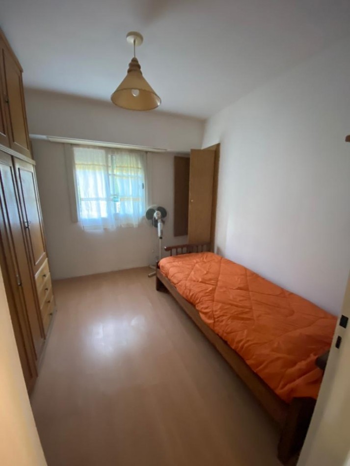 Chalet cuatro ambientes con parque y garage, desarrollado en planta baja. Bo Lomas de Golf