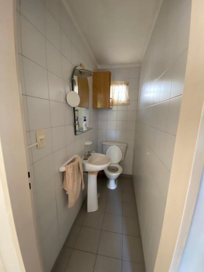 Chalet cuatro ambientes con parque y garage, desarrollado en planta baja. Bo Lomas de Golf