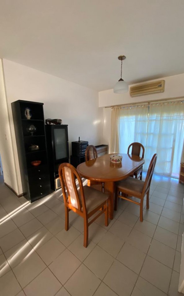 Chalet cuatro ambientes con parque y garage, desarrollado en planta baja. Bo Lomas de Golf