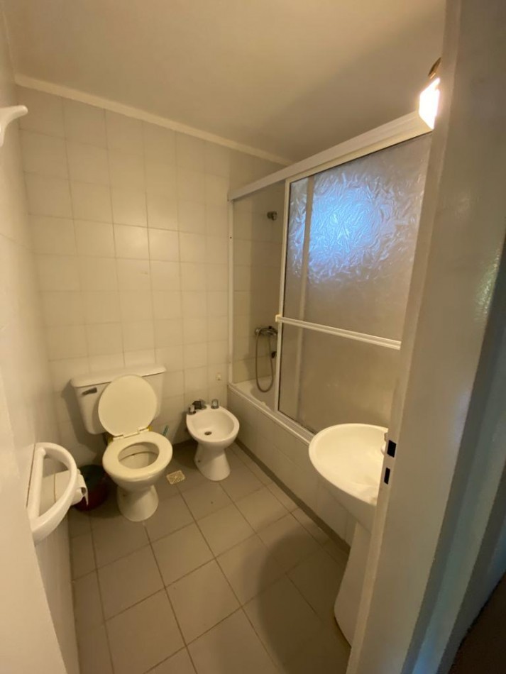 Chalet cuatro ambientes con parque y garage, desarrollado en planta baja. Bo Lomas de Golf
