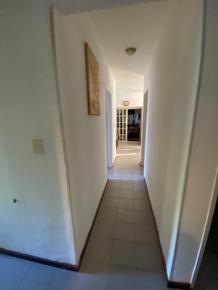 Chalet cuatro ambientes con parque y garage, desarrollado en planta baja. Bo Lomas de Golf