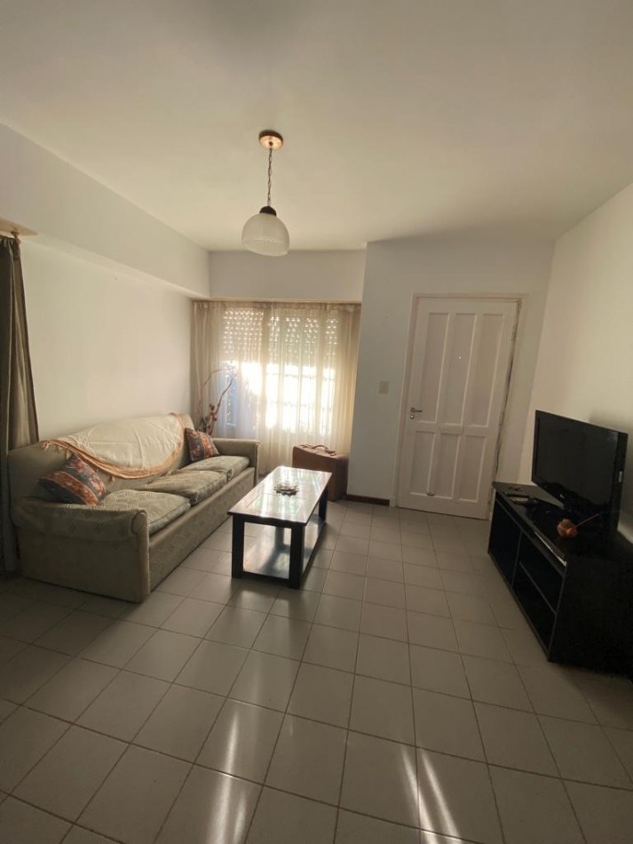 Chalet cuatro ambientes con parque y garage, desarrollado en planta baja. Bo Lomas de Golf