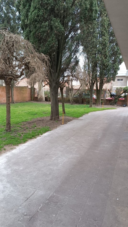  Chalet de 5 ambientes con garage, gran parque con piscina. Muy buen estado. Colinas de Peralta Ramos