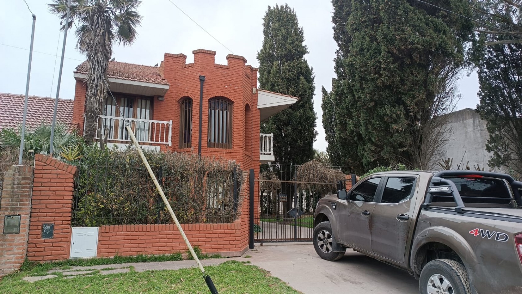  Chalet de 5 ambientes con garage, gran parque con piscina. Muy buen estado. Colinas de Peralta Ramos