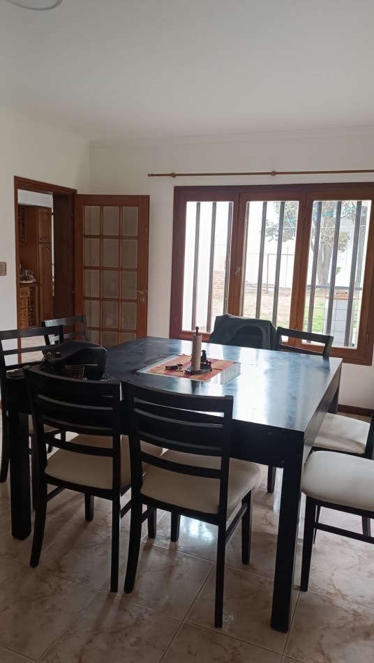  Chalet de 5 ambientes con garage, gran parque con piscina. Muy buen estado. Colinas de Peralta Ramos