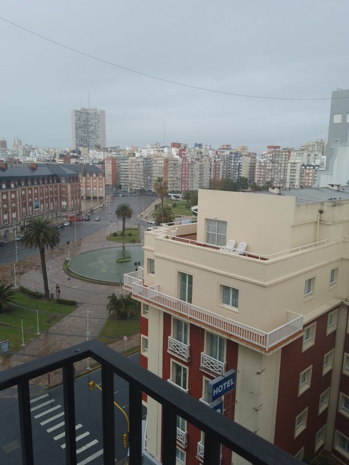 Departamento dos ambientes a la calle con balcon saliente. Recicaddo. Centro