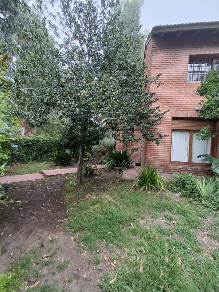Chalet cuatro ambientes en Bosque Perlata Ramos