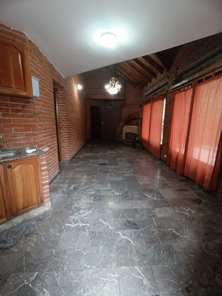 Chalet cuatro ambientes en Bosque Perlata Ramos