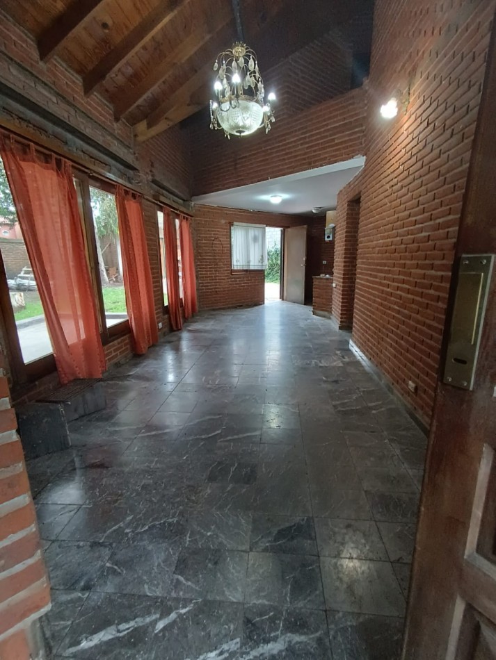 Chalet cuatro ambientes en Bosque Perlata Ramos