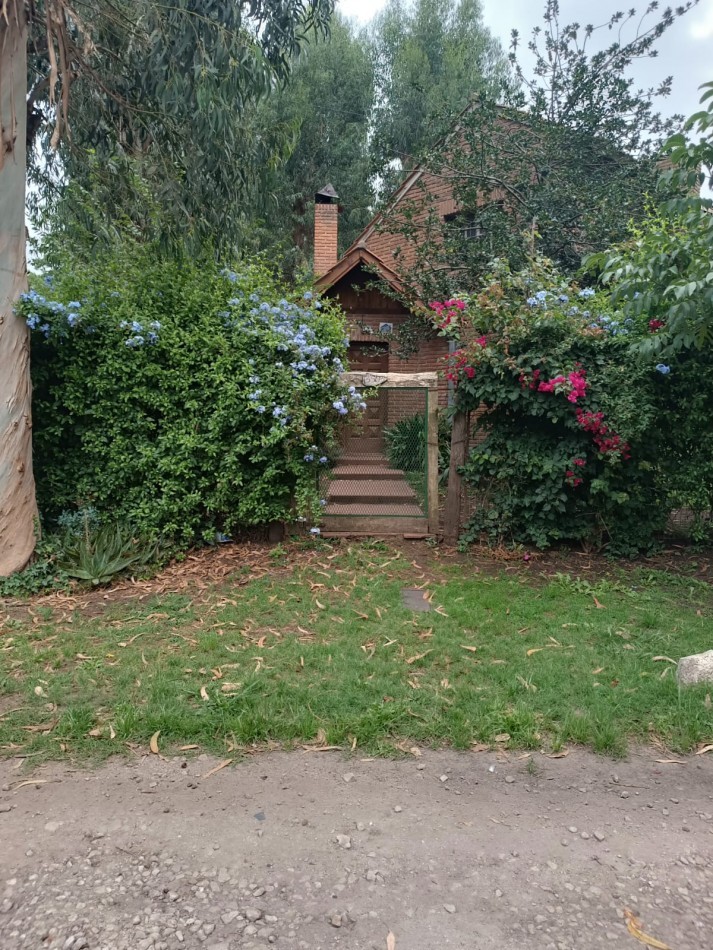 Chalet cuatro ambientes en Bosque Perlata Ramos