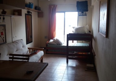 DEPARTAMENTO A LA CALLE CON BALCON EN PLAZA MITRE