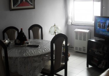 Departamento 2 ambientes al lateral. Macrocentro
