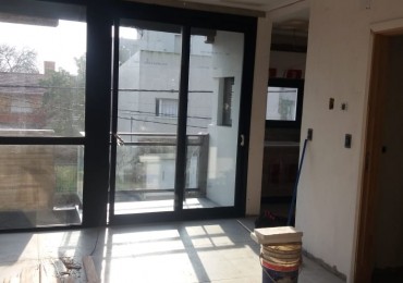 Semipiso de tres ambientes con espacio de cochera a estrenar!!! Zona Guemes