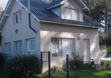 Chalet tres ambientes con gran parte con piscina + dpto. de un ambiente. Sierra de los Padres