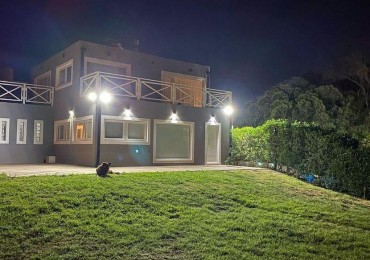 Impresionante Chalet de tres ambientes con vista al mar, garage, parque. Nueva. Playa Los Lobos. Chapadmalal