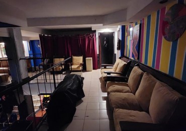Local comercial, desarrollado en subsuelo, apto varios rubros. Zona Centro